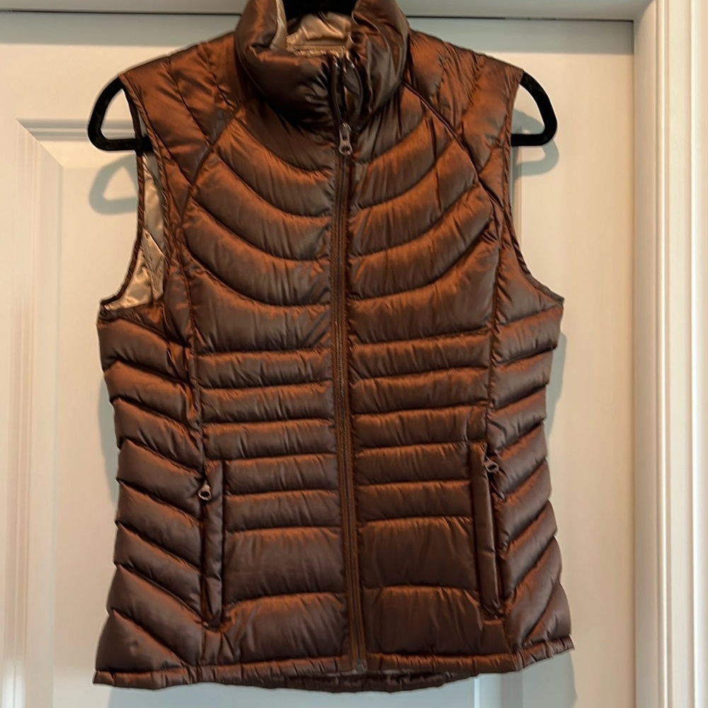 Bernardo Goose down vest. Size small.